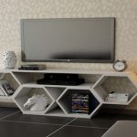 Umba TV Shelf